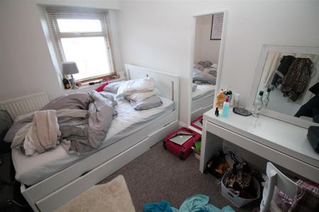 3 bedroom flat to rent - Photo 3