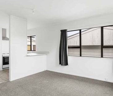 2-bedroom standalone home! - Photo 2
