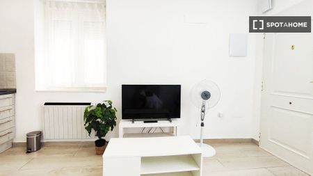 Piso de alquiler en Tres Olivos - Valverde - Photo 2