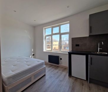 Benhill Road, Sutton SM1, London - Photo 4