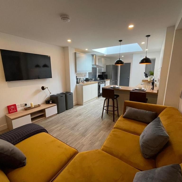 5 bedroom terraced house to rent - Photo 1