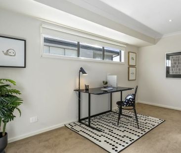 Lovely designer townhouse in the heart of Kilmore - Photo 3