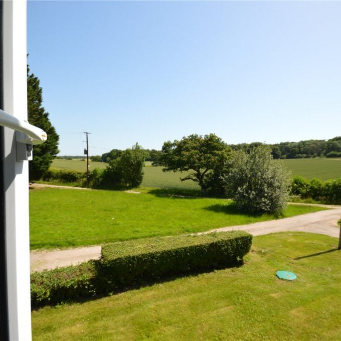 3 Bedroom House - Phillips Heath Cottages, Stockbridge - Photo 1