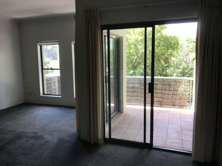 3/70 Wilson St, Newtown, NSW 2042 - Photo 3