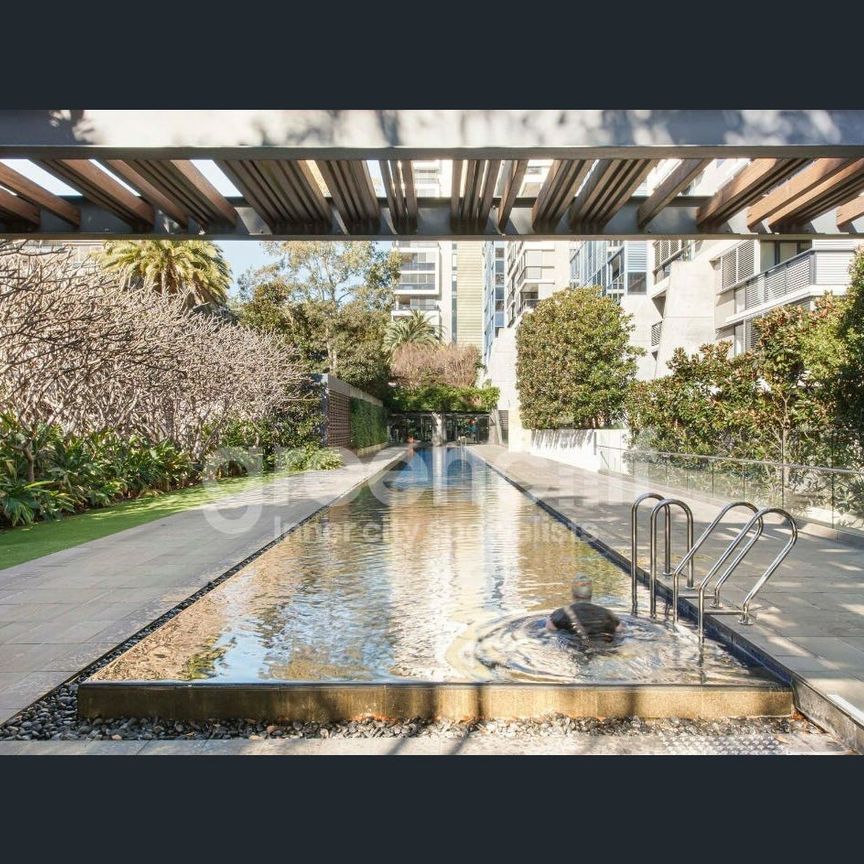 EAST FACING BRIGHT & PRIVATE ONE BEDROOM APARTMENT - Photo 1