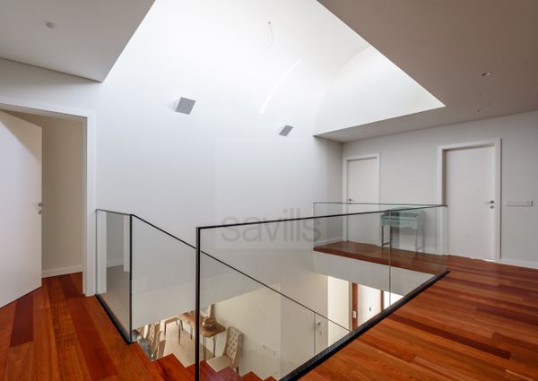 Moradia V5 em Senhora da Hora com jardim e piscina