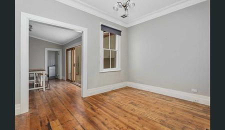Register to Inspect / Charming Home in the Heart of Footscray – Prime Location with Parking! - Photo 2