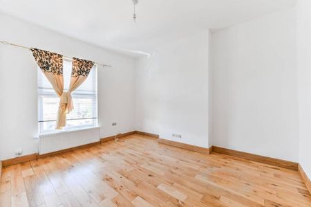 3 bedroom flat to rent - Photo 3