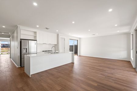 Stunning Brand new 5 bedroom home - Photo 3