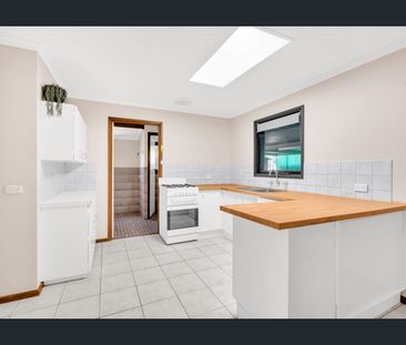 Hi, I’m comfortable, modern living made easy in the heart of Salisb... - Photo 1