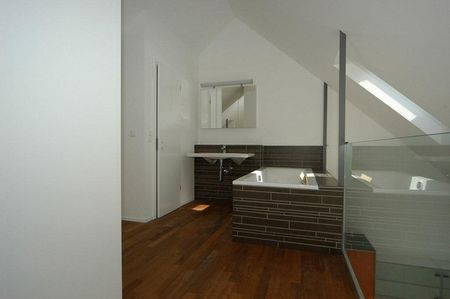 helle und geräumige 3.5 Zimmer Maisonettewohnung zu vermieten - Photo 2
