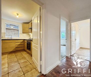 Noak Hill Road, Billericay, CM12 - Photo 2