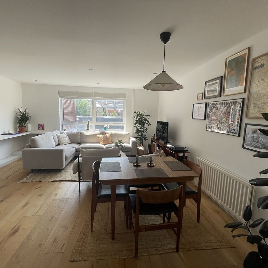 2 Bed Maisonette, Thomas Burt House, E2 - Photo 1