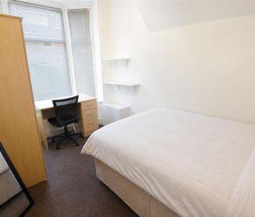 4 bedroom house to rent - Photo 2