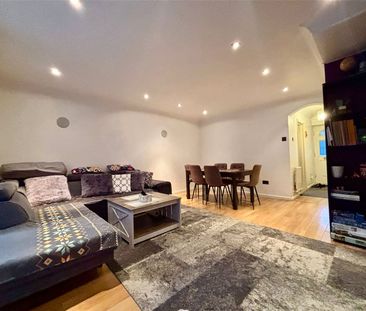 Thyme Court, Farnborough, Hampshire, GU14 - Photo 4