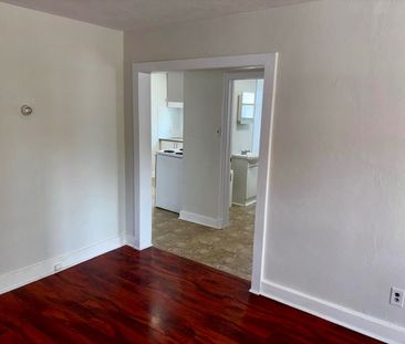 For Lease - 30 Fourth Street Unit# Main Floor, Welland, Ontario - Photo 3