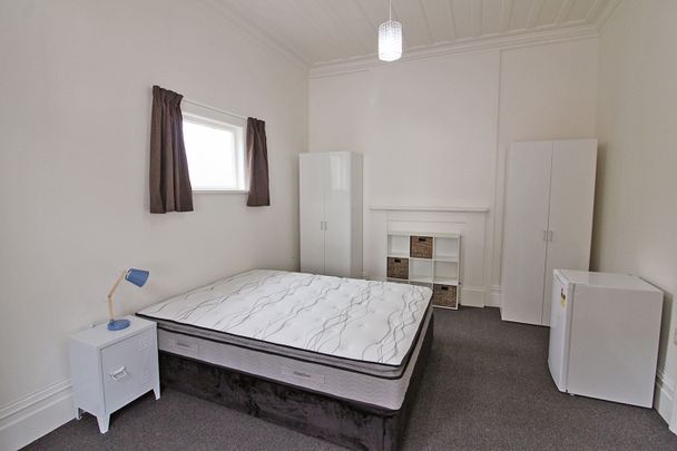 Duke Street Villa 5 bedroom or 7 bedroom - Available now! - Photo 1