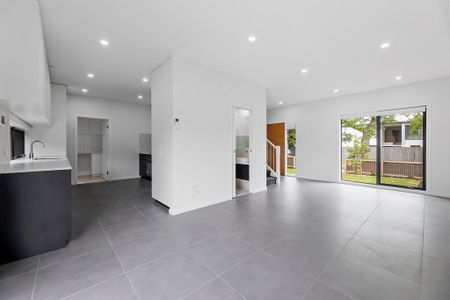 A SPACIOUS FAMILY RETREAT – TOWNHOUSE LIVING AT ITS BEST - Photo 3