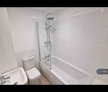 4 bedroom semi-detached house to rent - Photo 5