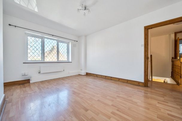 Gregory Crescent, London, SE9 - Photo 1