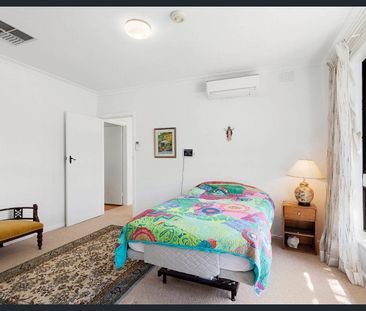 Spacious Home - Photo 6