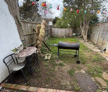 3 Bed Terraced House, Morden Road, SW19 - Photo 6