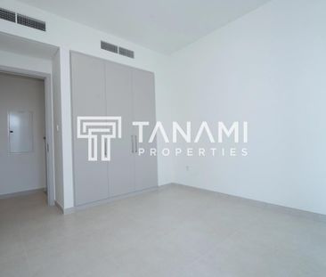 Brand New | Spacious 3 BHK + Maid | Prime Location - Photo 4