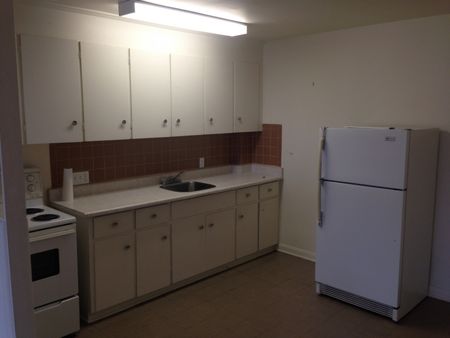 23 Theresa Crescent - Unit 9 - 2 bed, 1 bath - Photo 5