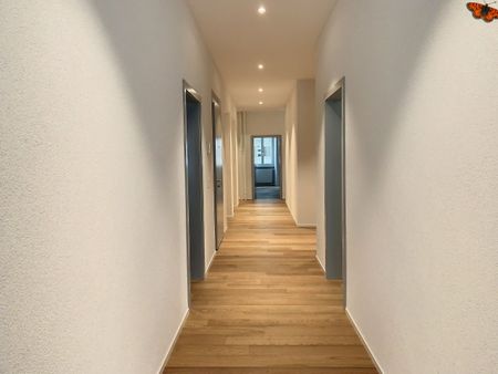 SPACIOUS 5 ½ BEDROOM - CITY HEART - Photo 3