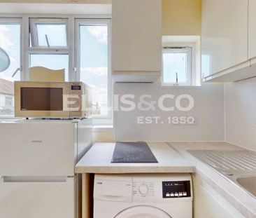 The Broadway, UB6, Greenford - Photo 4