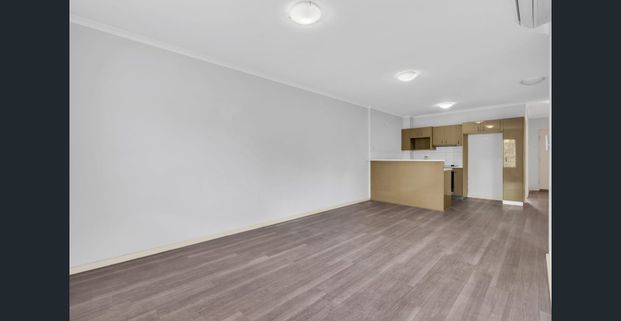 Spacious Apartment in Great Location - Photo 1