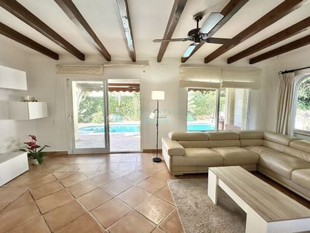 Villa for rent in Elviria, Marbella East - Photo 4