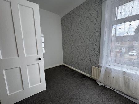 3 bedroom terraced house to rent - Photo 2