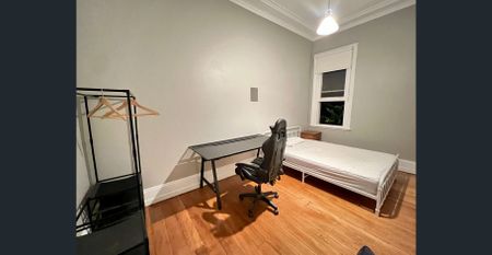 Quiet Room for renting - Photo 2