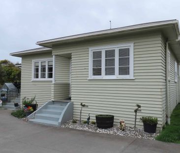 Spacious 3-Bedroom Home - Photo 3