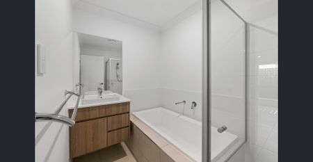 SPACIOUS, STYLISH AND MODERN 3 BEDROOM HOME WITH AIR CON IS CALLING YOUR NAME! - Photo 5