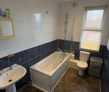 Room 3, Knowle Road, Burley, Leeds, LS4 2PJ - Photo 3