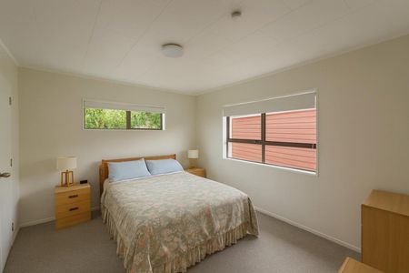 Modern Two Bedroom - Photo 4