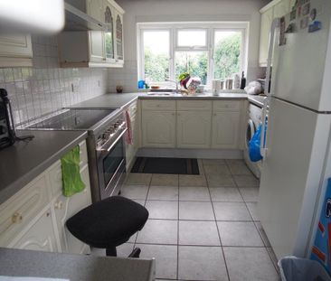 1 bedroom in a house share to rent - Photo 3