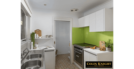 Light-Filled Single-Level Living in a Quiet Kew East Setting - Photo 5