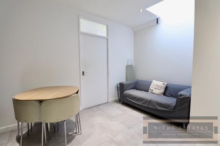 4 bedroom mews to rent - Photo 2