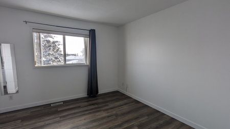 200 - 2108 1 Street Northeast, Calgary - Photo 2