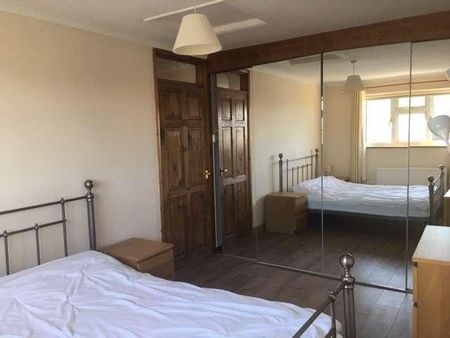 Biddel Springs, Highworth, SN6 - Photo 2