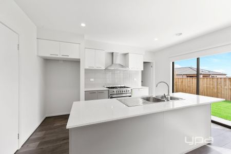 4-Bedroom Family Home with Modern Luxuries - Photo 3