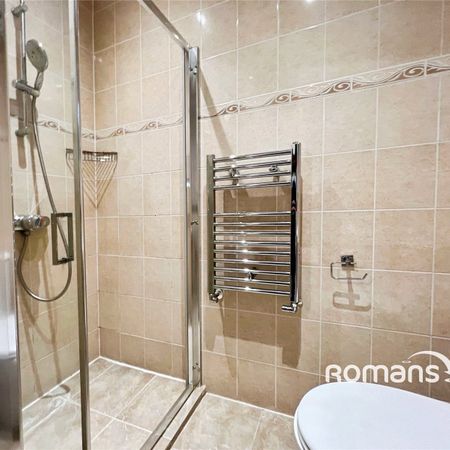 property to rent - Photo 4