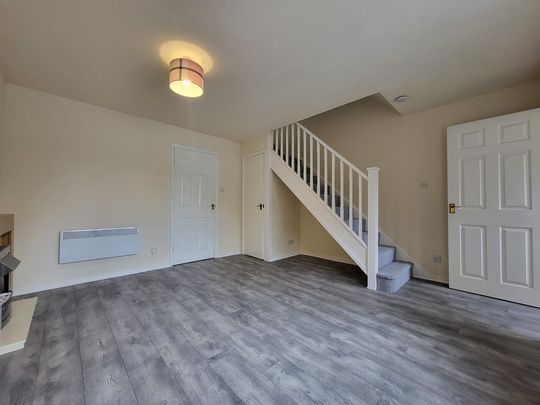 2 bedroom mid terrace to let - Photo 1