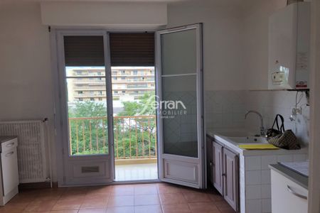 Location Appartement 3 pièces 68m² DRAGUIGNAN 83300 - Photo 2