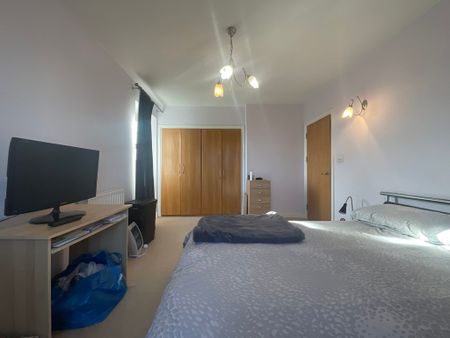 2 bedroom Apartment to let - Photo 4