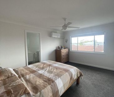 MODERN TOWNHOUSE - Photo 3