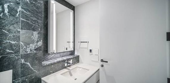 Luxurious Brand New Condo for Rent in False Creek - Photo 2